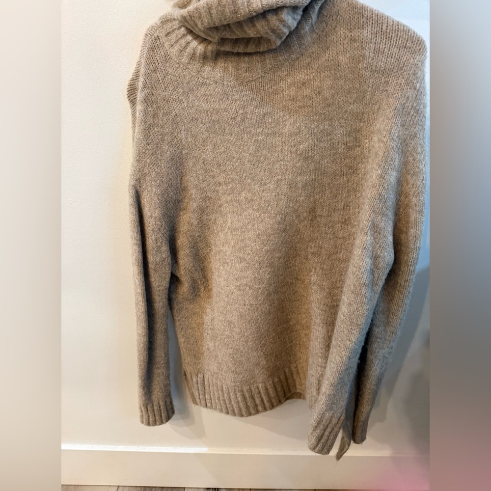 Vici 
Henry Sweater